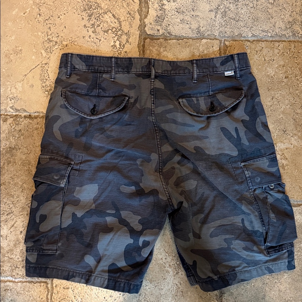 Levi's Camouflage Cargo Shorts - Picture 5 of 8